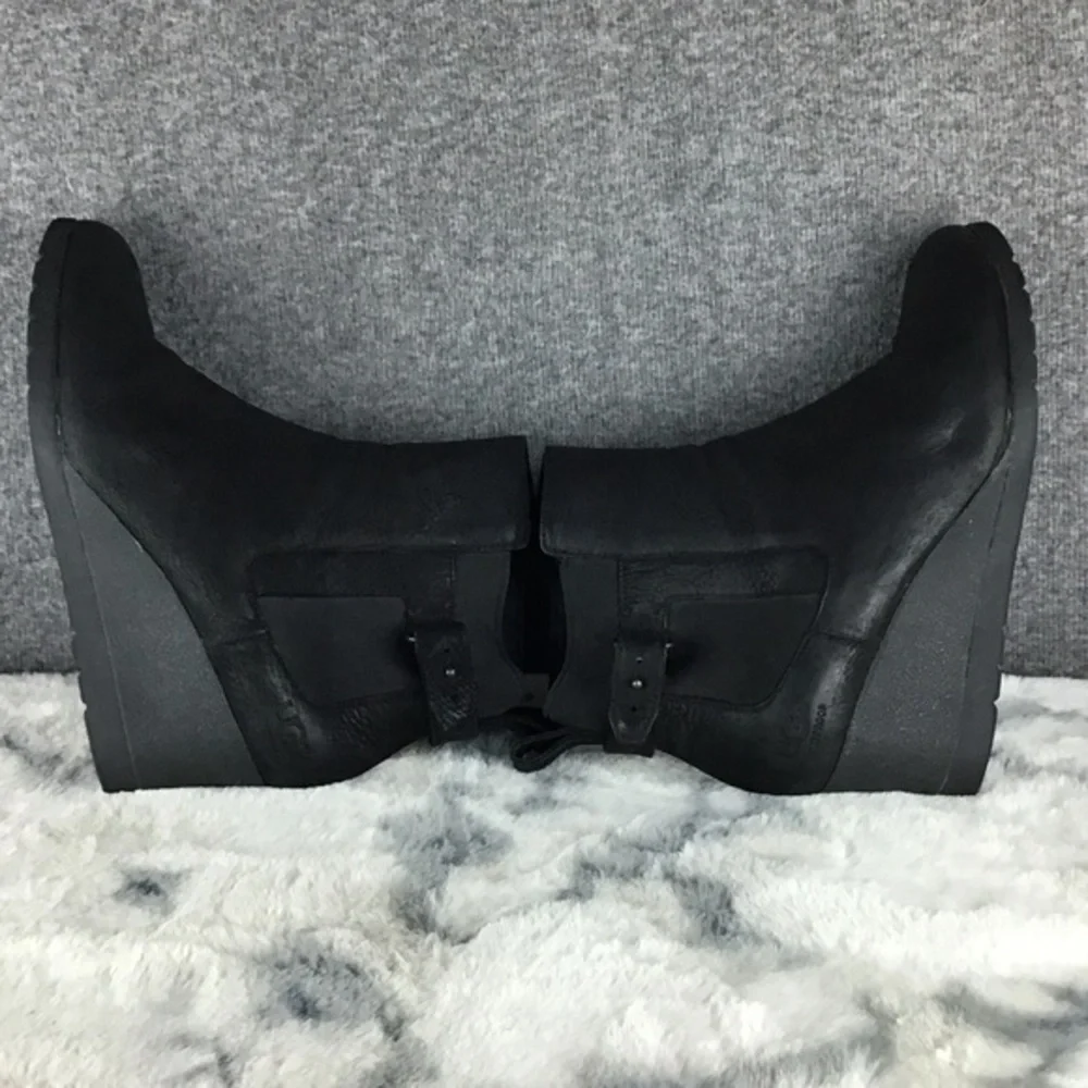 UGG interior black